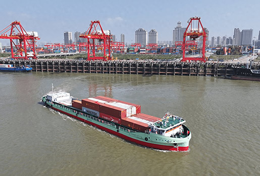 “Hua Hang New Energy No.1”120-box pure battery container ship"