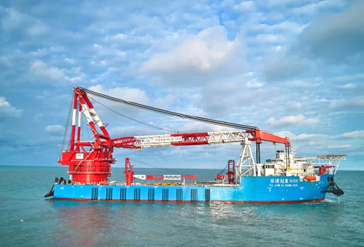 5000-ton self-propelled full-turning crane vessel "Tie Jian Crane 5000"