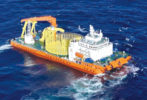 10,000-tonne cable-carrying capacity submarine cable construction vessel "Qifan 19"